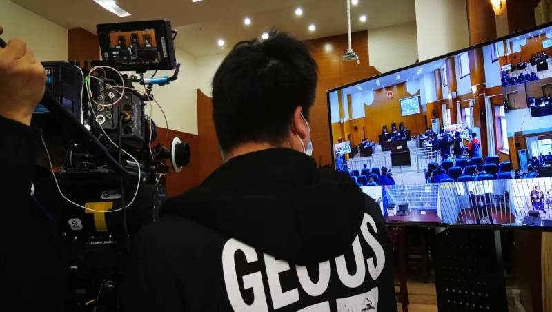 AI生成VS人工创意——武昌区广告片拍摄公司的技术浪漫主义实践
